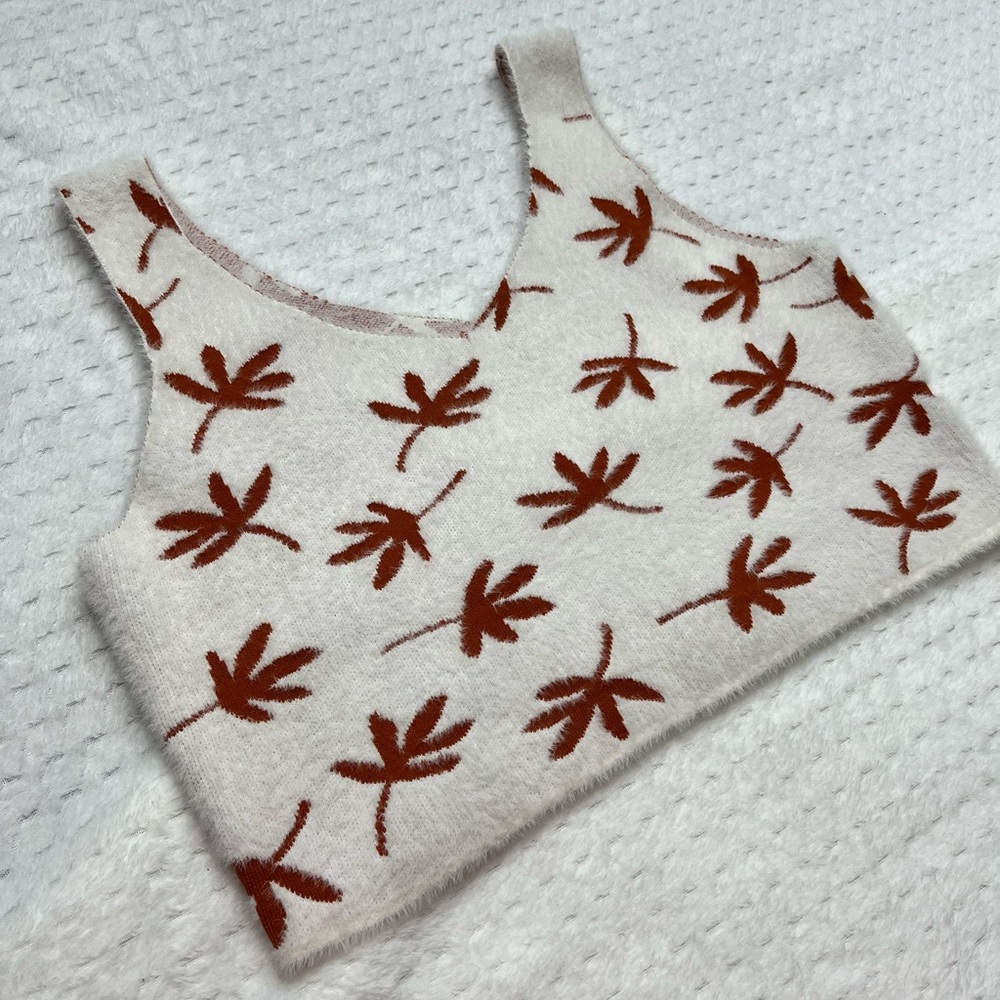 Super soft white crop top with leaves detail size S